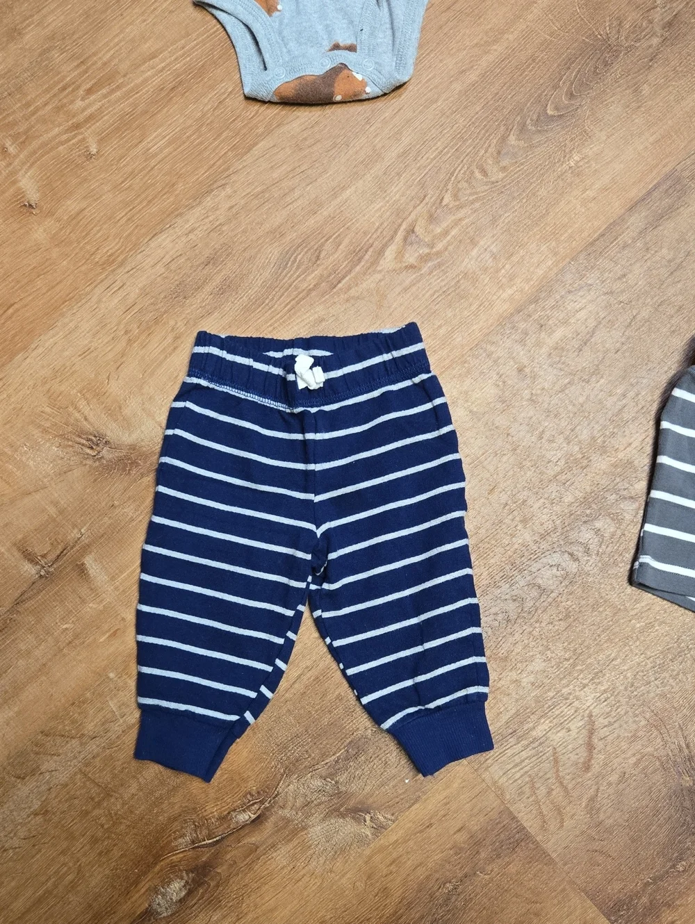 ☀️Carters 6 Mth Lot Of 4